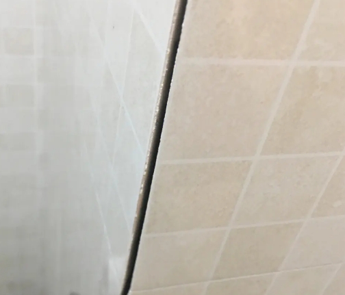 阿拉尔瓷砖空鼓维修公司分享阳台瓷砖脱落的修复过程可以分为以下几个步骤